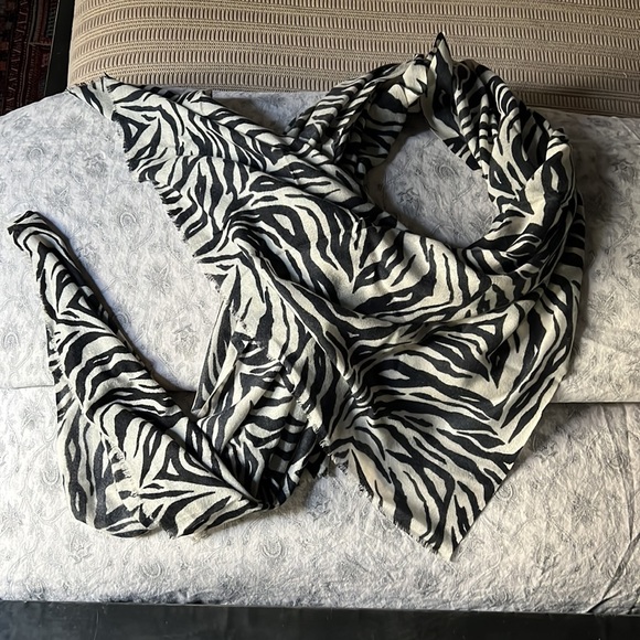 Yarnz Zebra 100% Cashmere Scarf  Wrap animal print - Picture 8 of 9